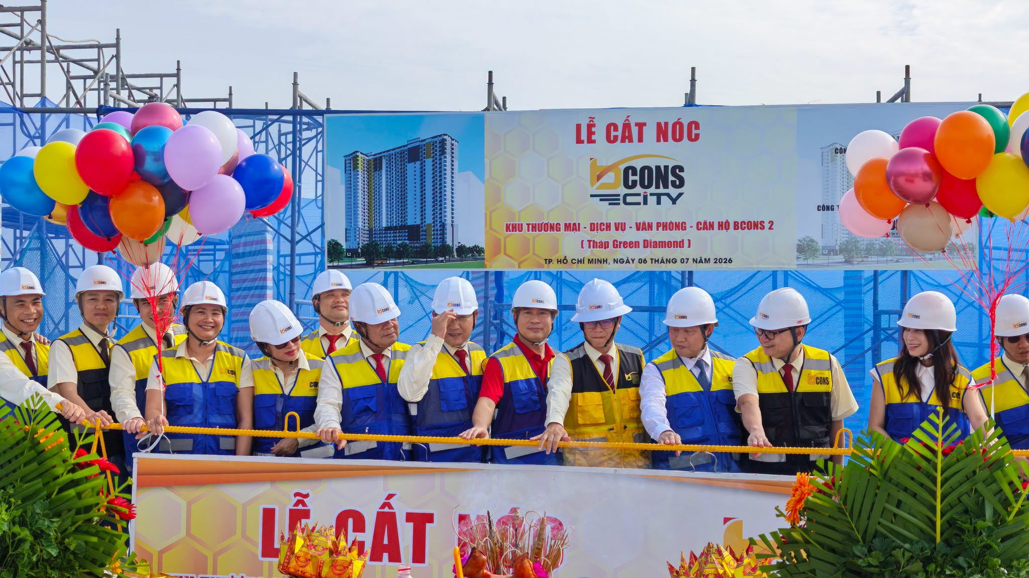 Lễ cất nóc Tháp Green Diamond